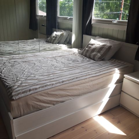 Hvit Ikea seng 140 cm