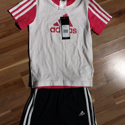 Adidas ny sett 4-5år