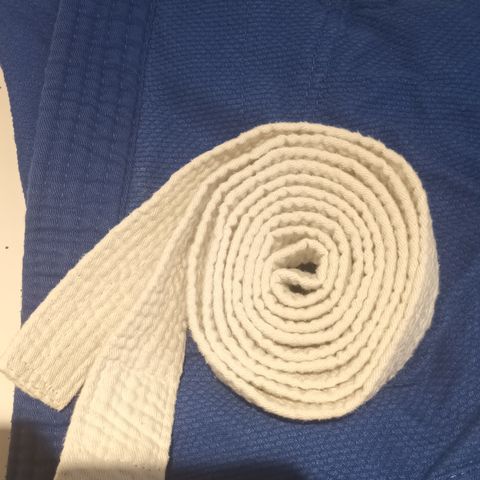 Lite brukt judo drakt