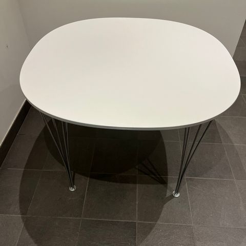 Bord Fra Fritz Hansen supercirkulær 100x100