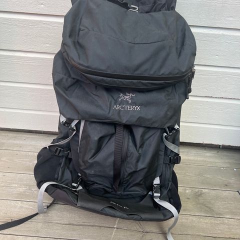 Arcteryx ryggsekk altra 75 liter sort. Pent og lite brukt