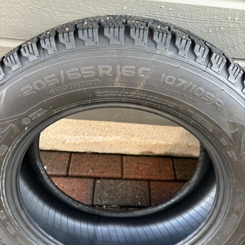 6 STK Nokian piggdekk  205/65 R 16 C