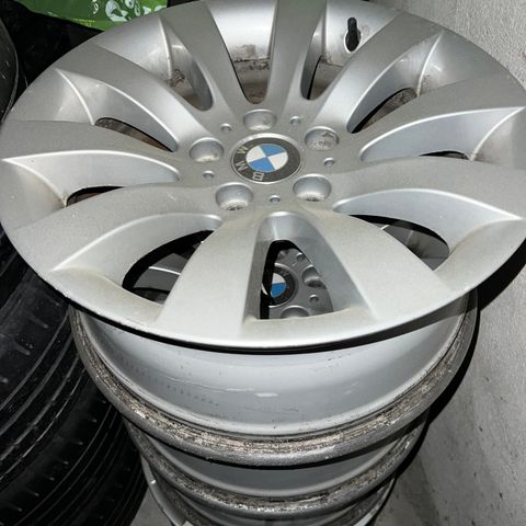 17’’ bmw orginal felger. Stått på 2009 bmw 5 serie