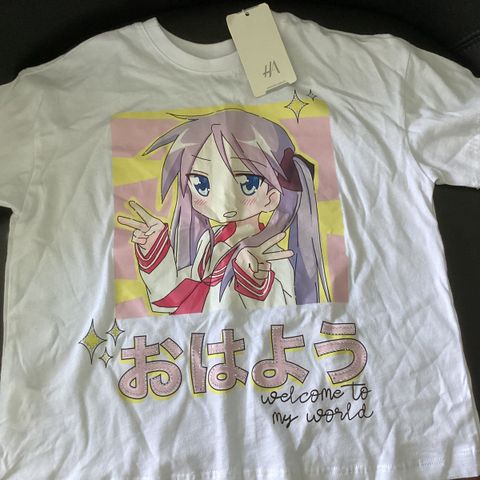 Selger ny anime t-shirt