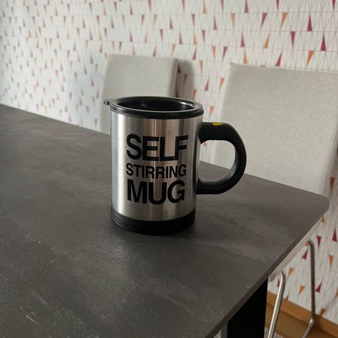 Self stirring mug