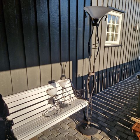 Stålampe 185 cm høy, vegglampe 36 cm og liten lampe 44 cm høy