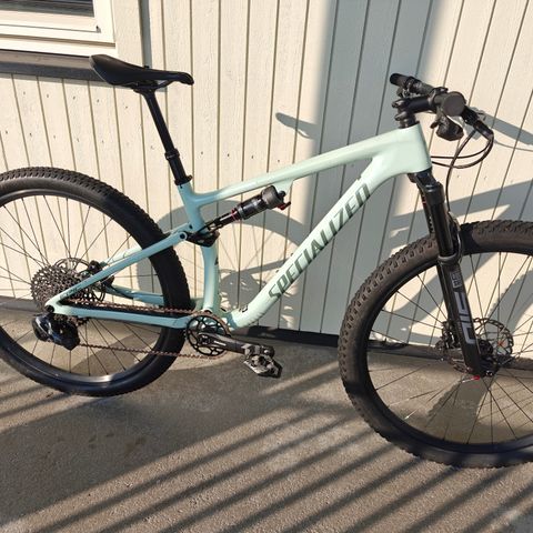 2022 Specialized Epic Evo, strl M, i god stand