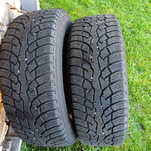 215/65/16C Nokian hakkapeliitta CR4