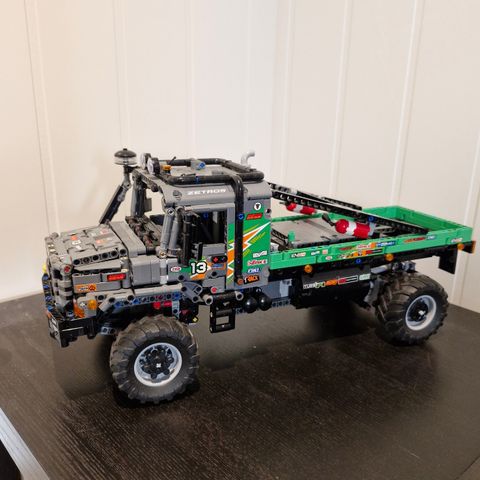 Lego technic 42129 Mercedes-Benz Zetros 4x4 truck