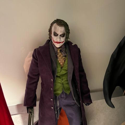 Enterbay joker selges med alt av tilbehør 4000kr