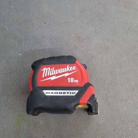 Milwaukee 10m målebånd