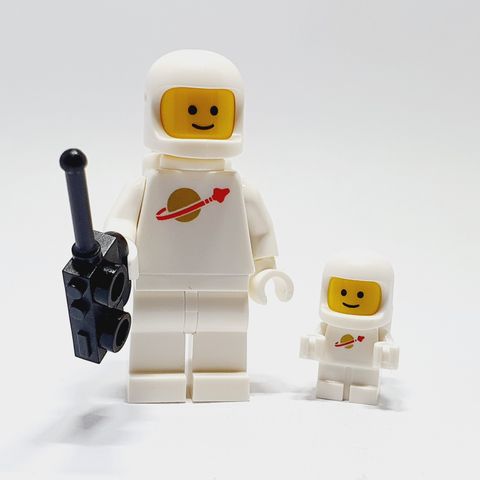 LEGO Classic Space | Hvit astronaut (tlm110) med baby (sp141)