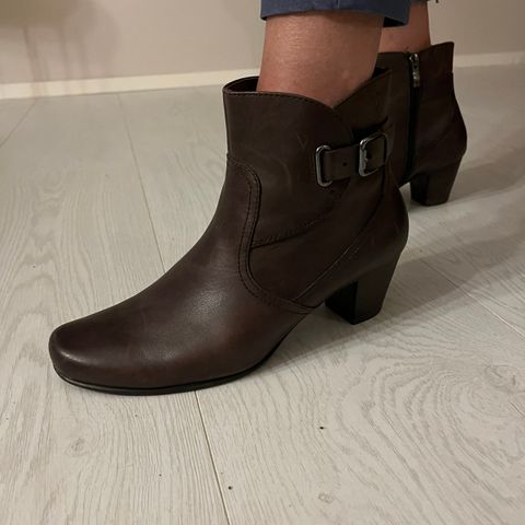 CAPRICE skinn boots