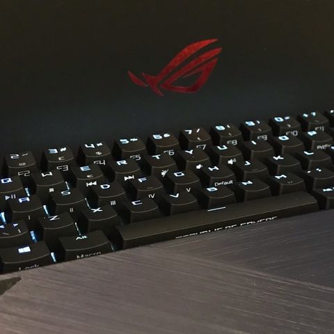 (Ubrukt/NY) Kompakt Tastatur 65% MX Red(trådløs eller kablet) ASUS ROG Falchion