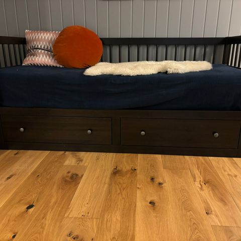 HEMNES IKEA seng