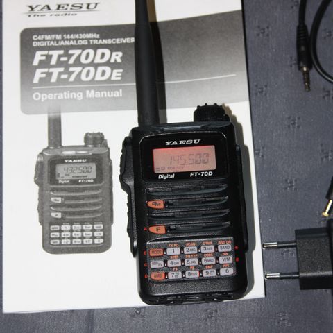 Yaesu FT-70DE Dual-band VHF/UHF  C4FM håndapparat selges