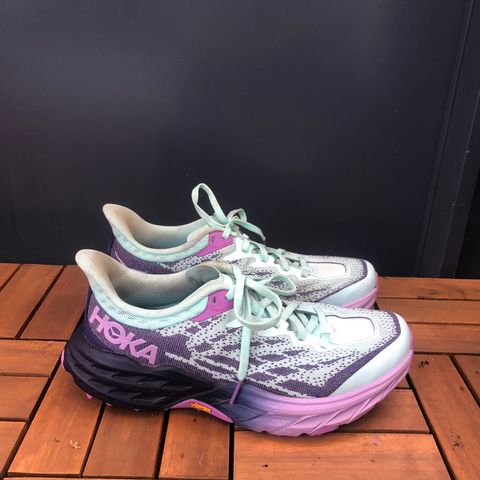 RESERVERT HOKA Speedgoat 5 dame