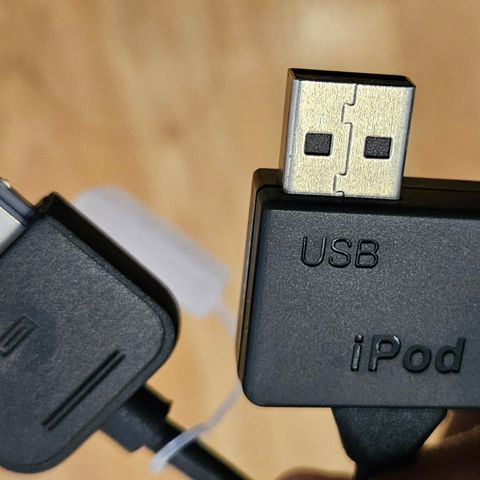 Apple 30 pin til Usb-A og 3.5 jack til ipod