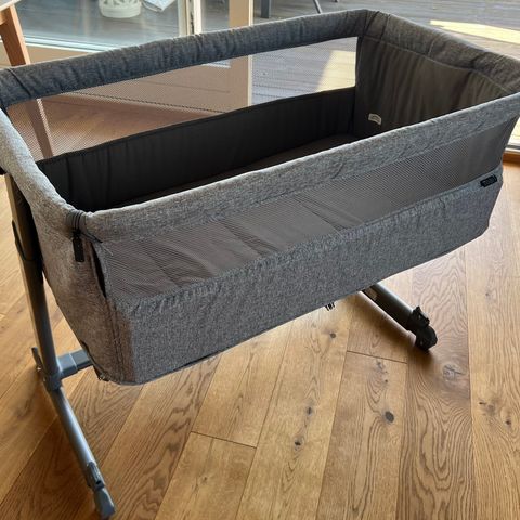 Yngri, Tova bedside crib