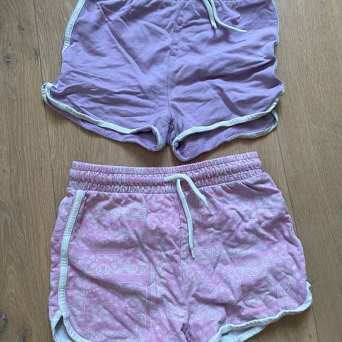 Lilla og rosa shorts