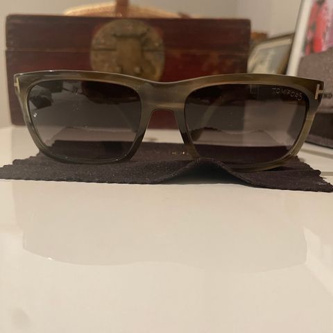 Tom ford solbriller (price reduced to 800 not negotiable)