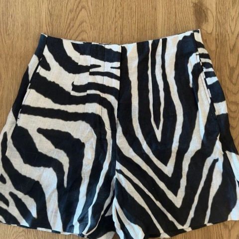 Massimo Dutti Zebra Shorts