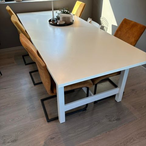 IKEA spisebord 1m x 2,41m med ekstra ileggsplate.