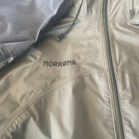 Norrøna Falketind Goretex packlite.