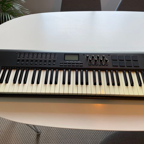 M-Audio Axiom 61 MIDI-keyboard, inkl. sustainpedal