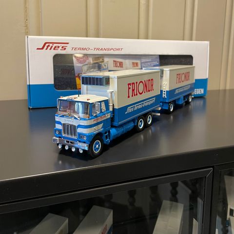 1:50 MACK F-700 STIES TERMO-TRANSPORT