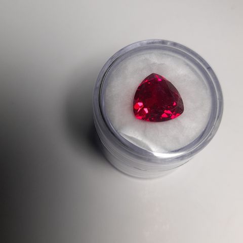 Piegon red ruby sapphire 5, 25 ct