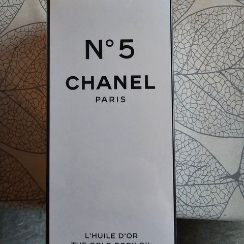 Chanel N°5 gold body oil