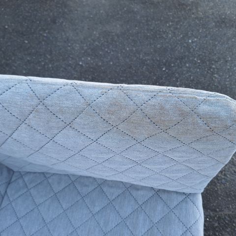 Grå sofa fra Ikea