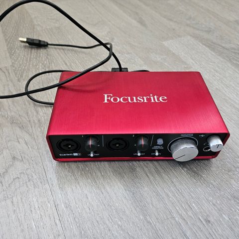 Focusrite scarlett 2i2