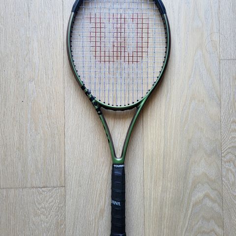 Wilson Blade 100 v8