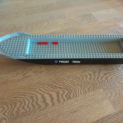 Lego båt (plate)