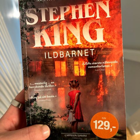 Ildbarnet fra Stephen King gis bort