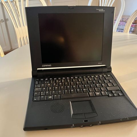 Compaq Aero 8000