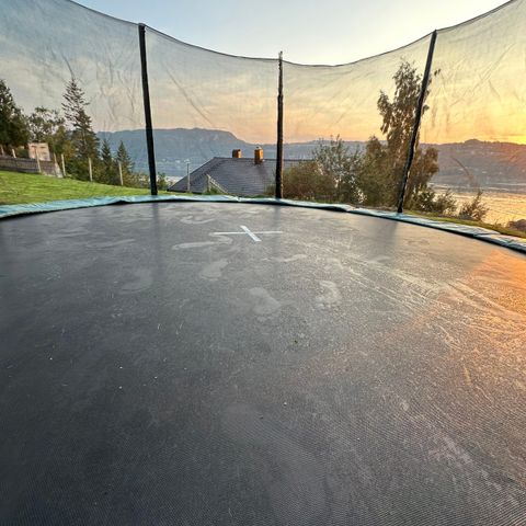 Brukt trampoline