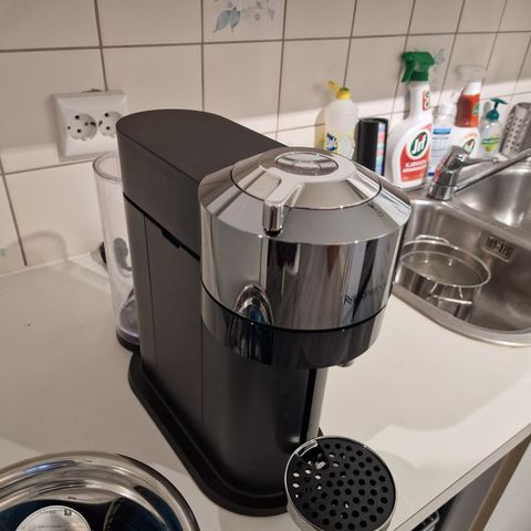 Lite brukt Nespresso Vertuo Next Dark Chrome