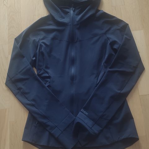 Lululemon sort Mist Over Windbreaker str 6