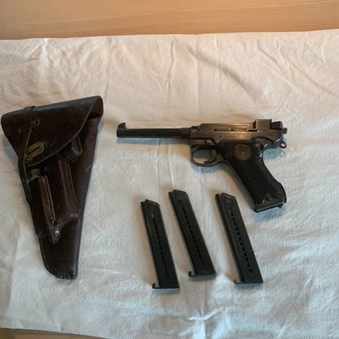 Luger 36 modell og Husquarna Lahti M40 selges, den siste med hylster