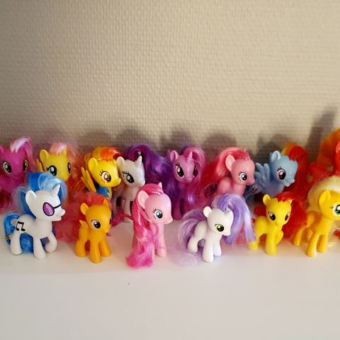 SAMLING MED MY LITTLE PONY SELGES