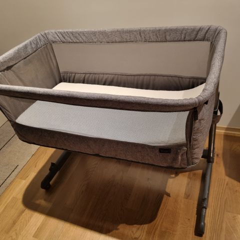 Yngri bedside crib