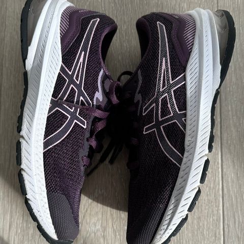 Asics lilla joggesko str 34,5