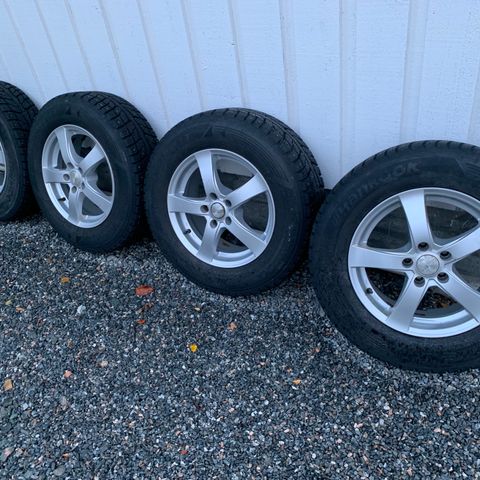 Vinterhjul / pigg til Land Rover - 225/65R16