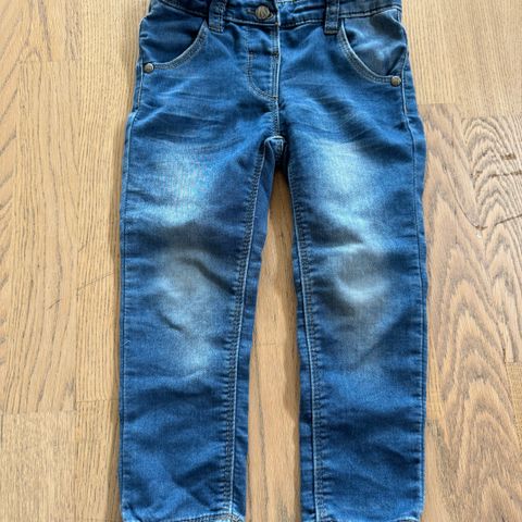 Utrolig myk Joggerjeanse fra Hust&Claire str 98