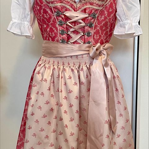 Dirndl / Oktoberfestkjole leies ut - Str. 44