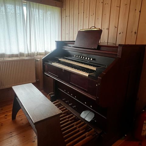 Orgel gis bort