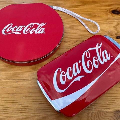 Coca Cola discholder og lipsmacker tin boks